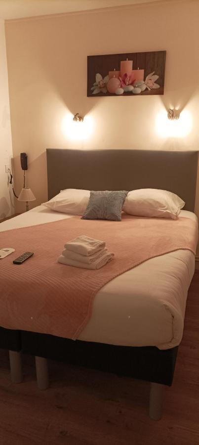 Hotel Le Petit Billot Vitre  Bagian luar foto