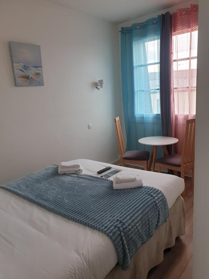 Hotel Le Petit Billot Vitre  Bagian luar foto