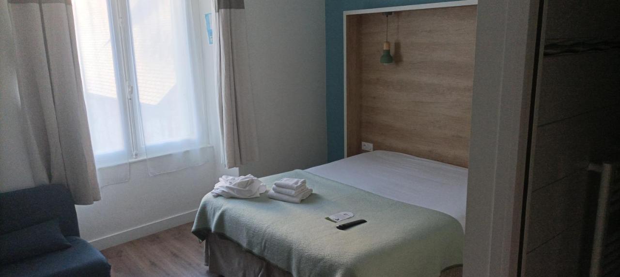 Hotel Le Petit Billot Vitre  Bagian luar foto
