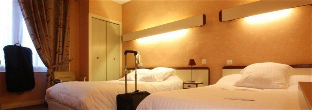Hotel Le Petit Billot Vitre  Bagian luar foto