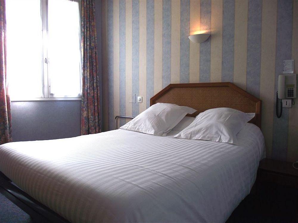 Hotel Le Petit Billot Vitre  Bagian luar foto