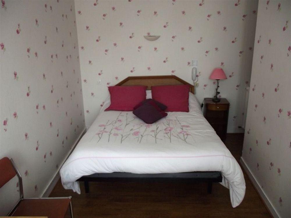 Hotel Le Petit Billot Vitre  Bagian luar foto