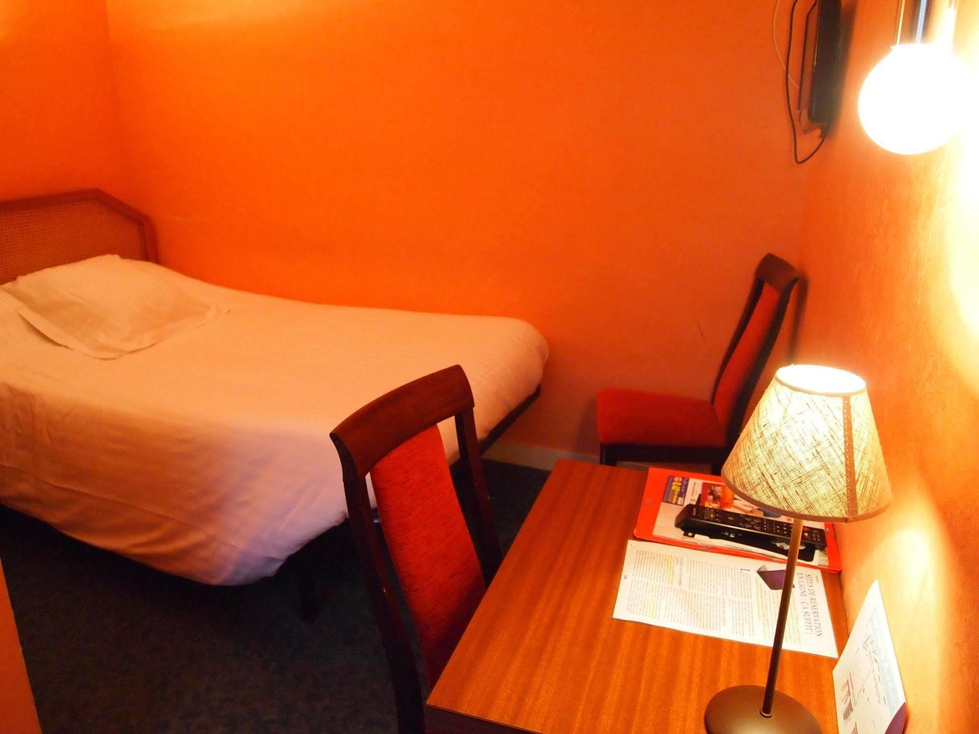Hotel Le Petit Billot Vitre  Bagian luar foto