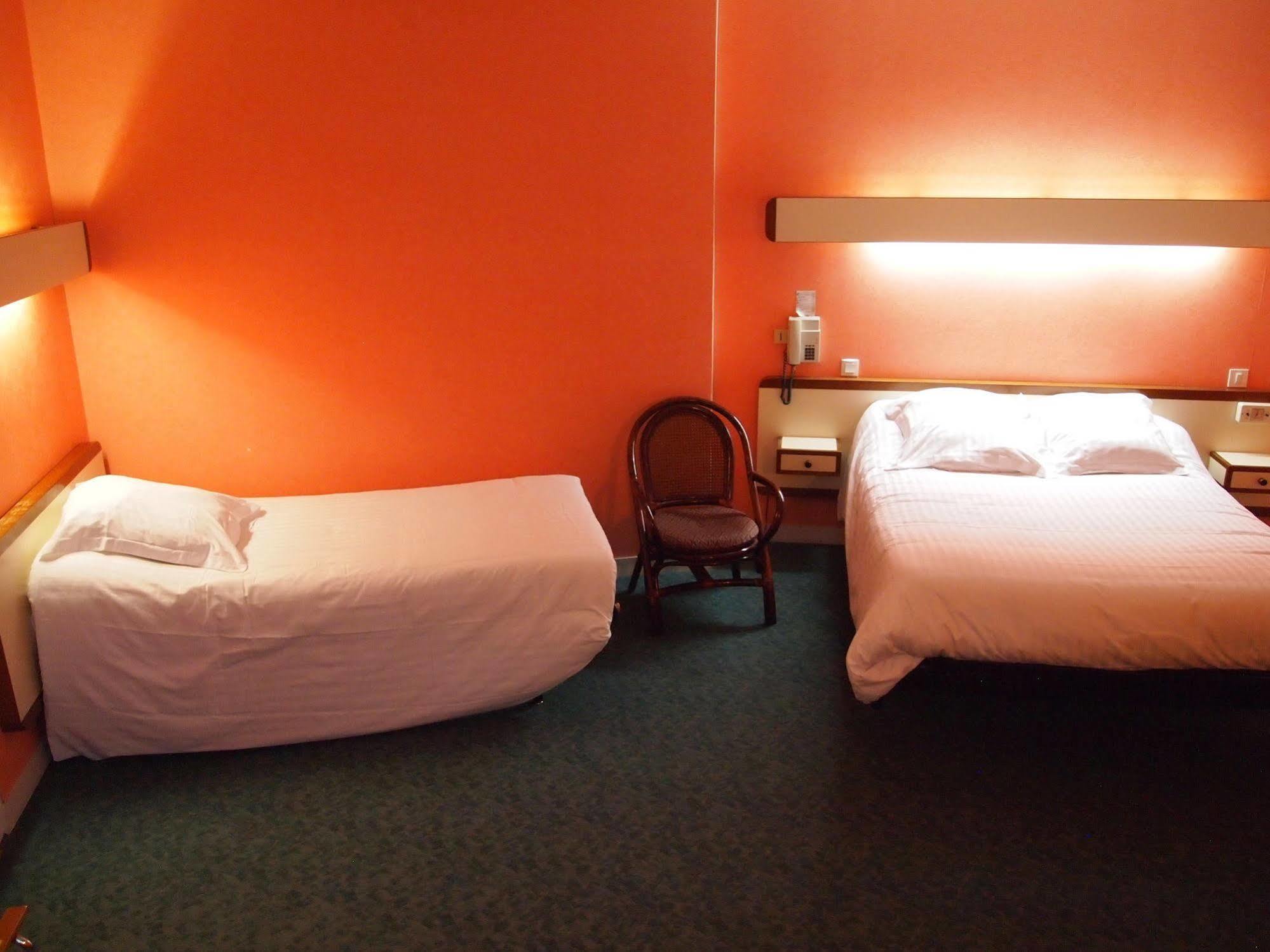 Hotel Le Petit Billot Vitre  Bagian luar foto