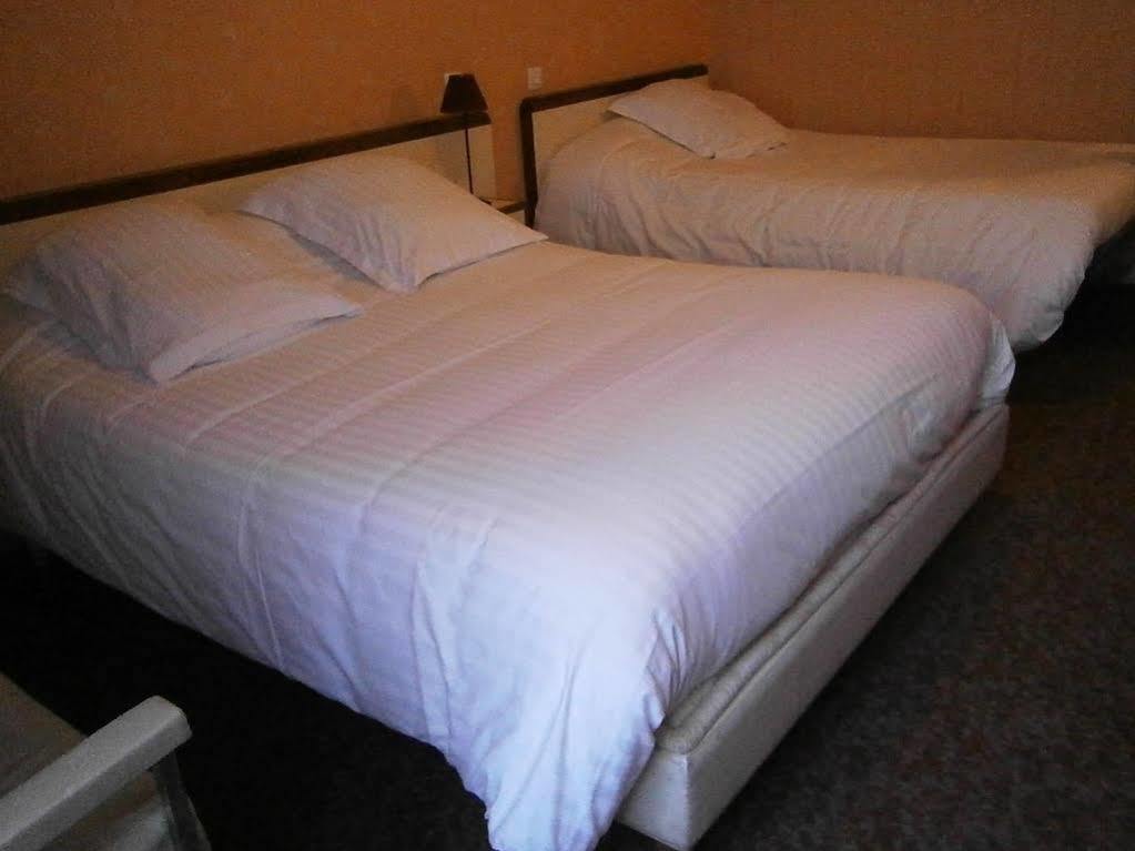 Hotel Le Petit Billot Vitre  Bagian luar foto