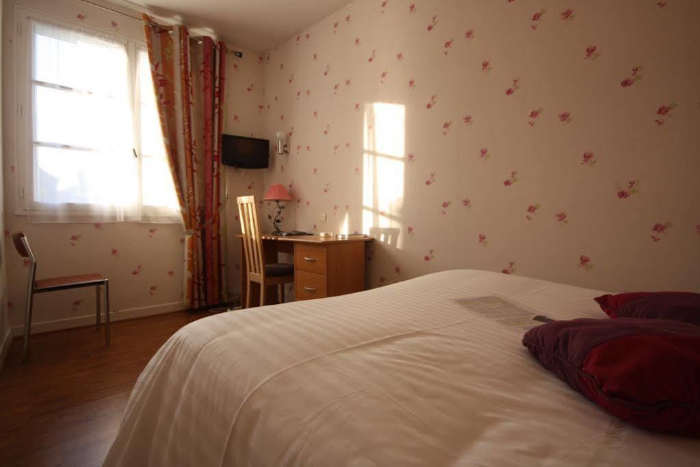 Hotel Le Petit Billot Vitre  Bagian luar foto