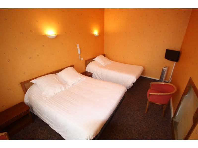 Hotel Le Petit Billot Vitre  Bagian luar foto