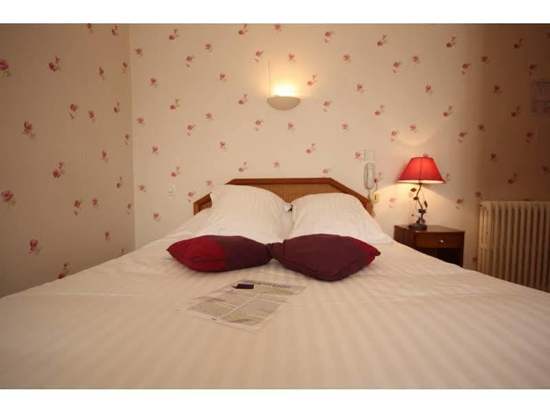 Hotel Le Petit Billot Vitre  Bagian luar foto